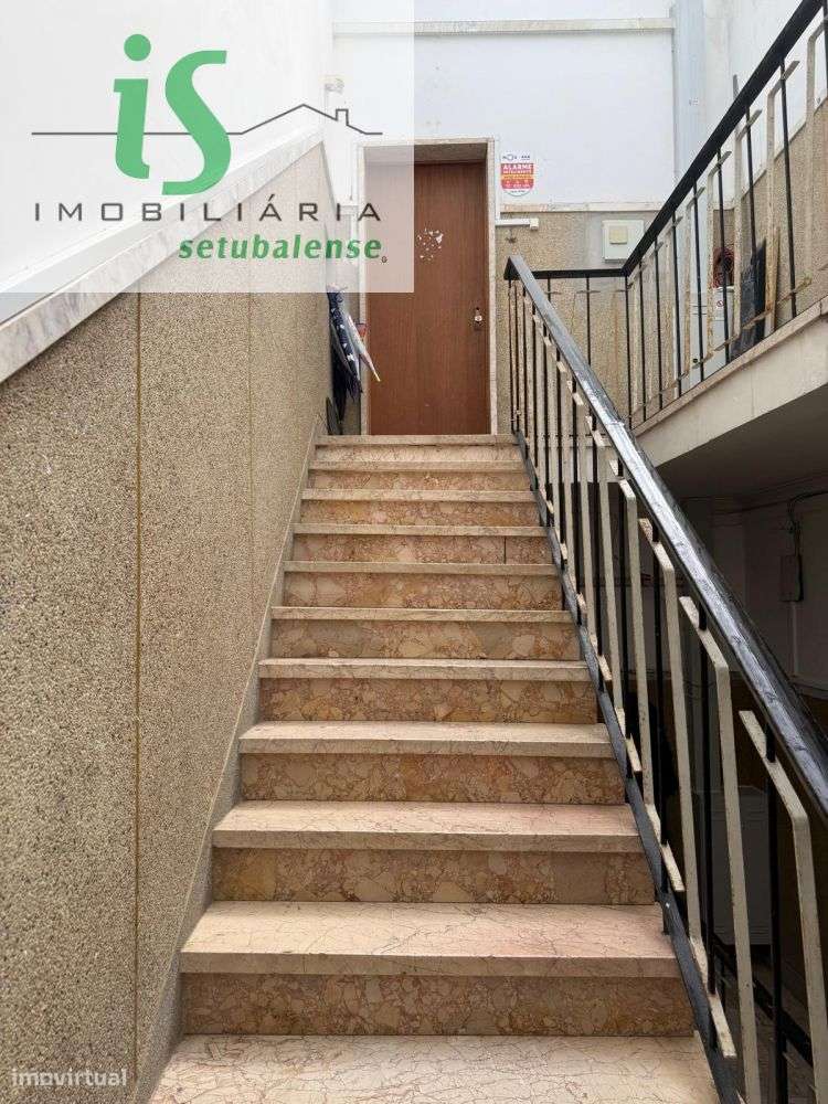 APARTAMENTO T3 NO MONTALVÃO EM SETÚBAL (3º ANDAR SEM ELEVADOR EXCEL-17