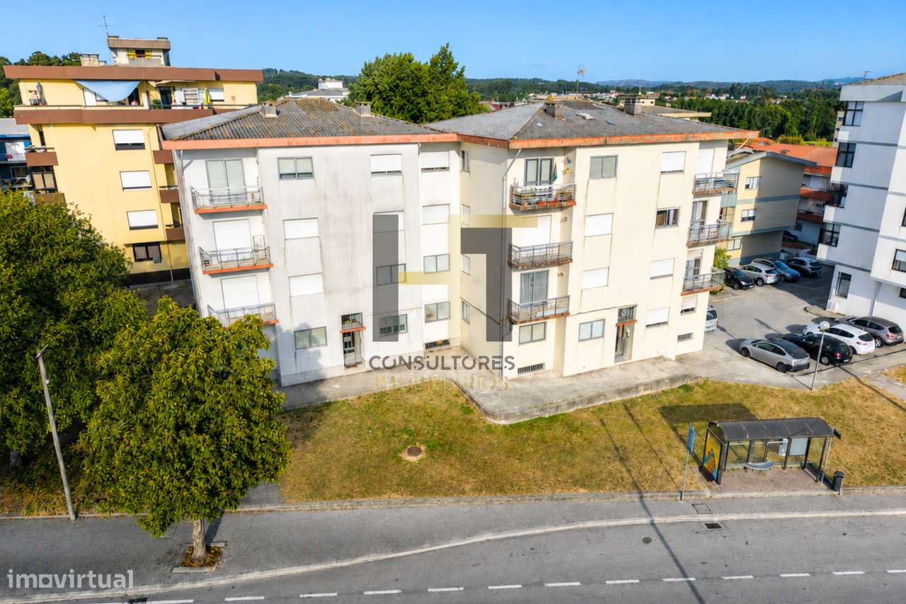 Apartamento T3 com Garagem e Duas Varandas a 5 Minutos do Metro e do I-20