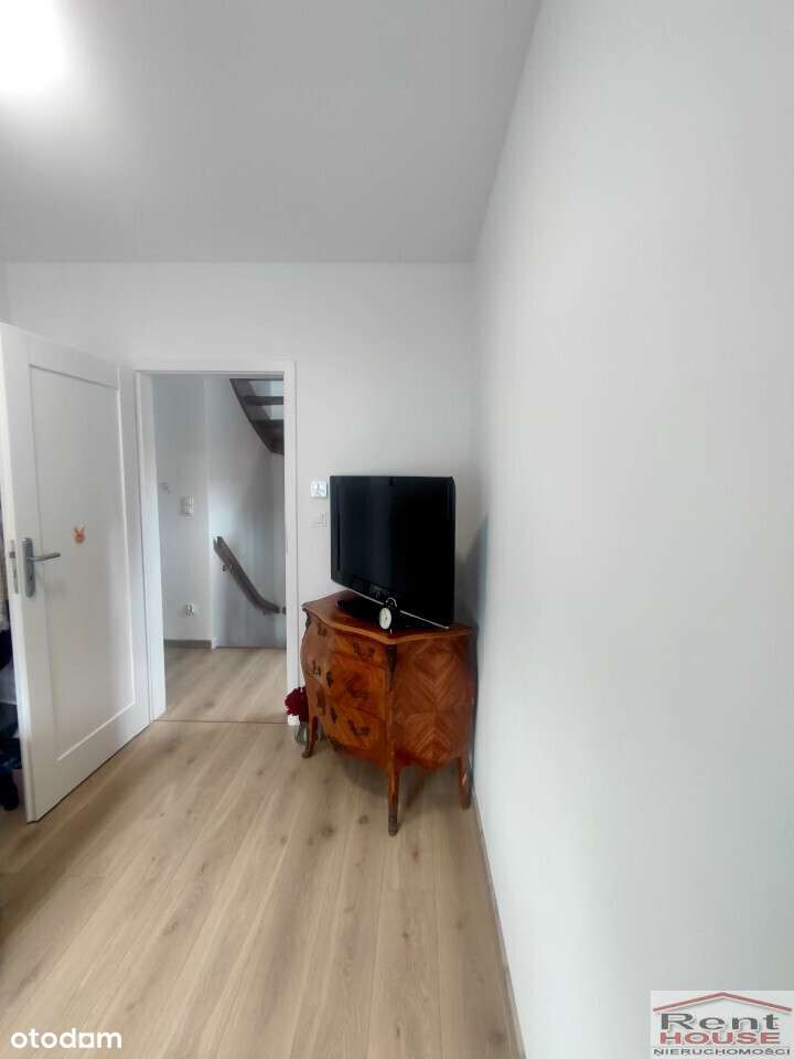 Całkowicie wykończony nowy bliźniak z garażem-13