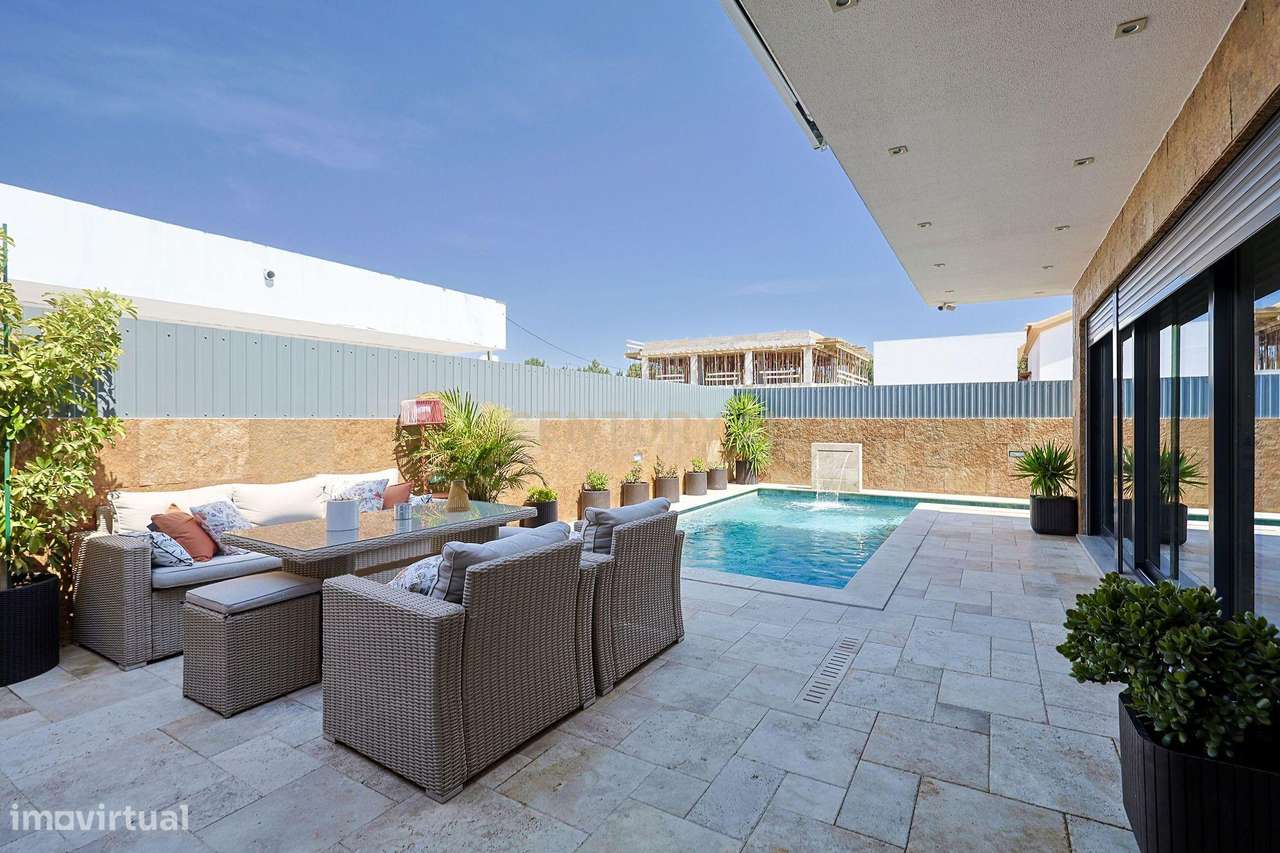 Moradia de Luxo | Duas Master Suites | Piscina de Água Salgada-38