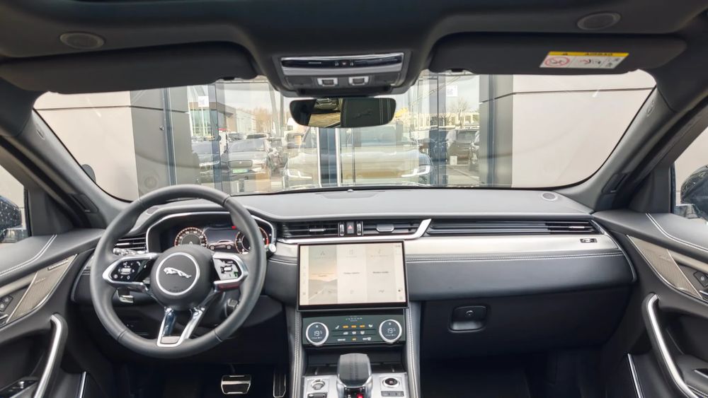 Jaguar F-Pace 2.0 D200 MHEV Awd R Dynamic Se 204 KM — zdjęcie 3