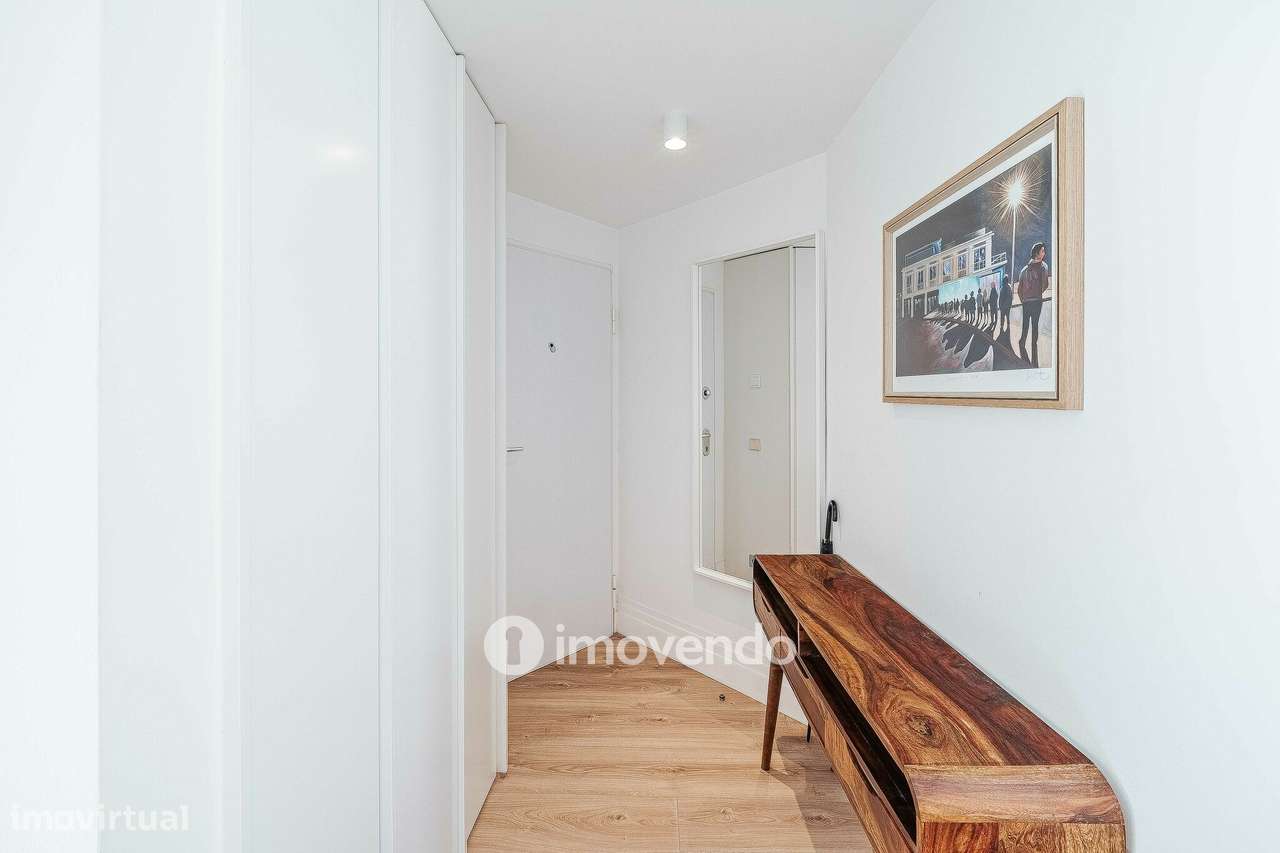 Apartamento T2 com cozinha equipada e mobilado, nas Amoreiras-33