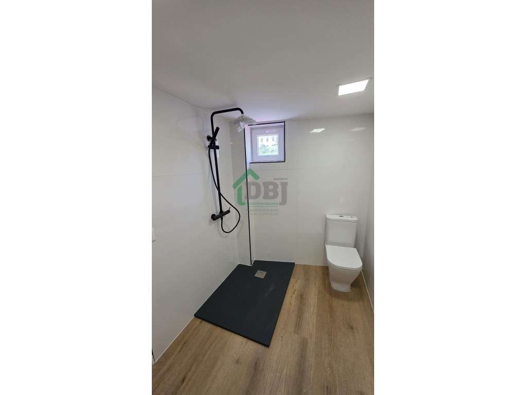 Nova Oportunidade! T5 Renovado no Centro da Covilhã-8