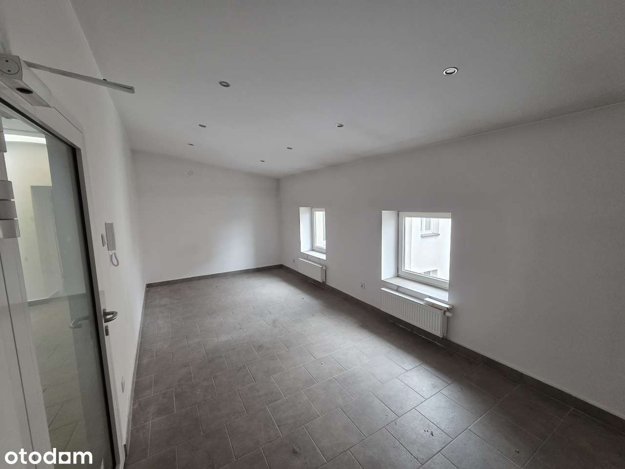 Lokale użytkowe w zabytkowej kamienicy tuż przy rynku - Pełny obrazek: 2/10