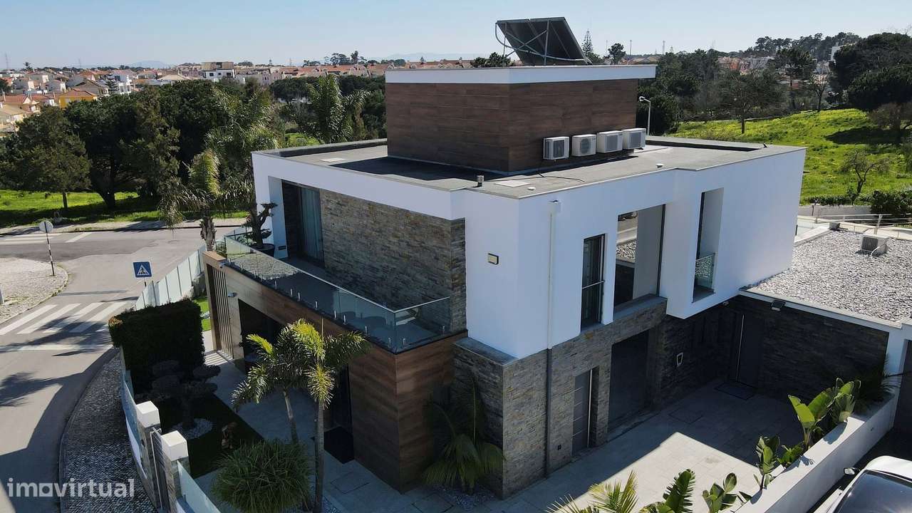 Moradia T4 com  piscina e jardim em zona privilegiada, Charneca da Cap-31