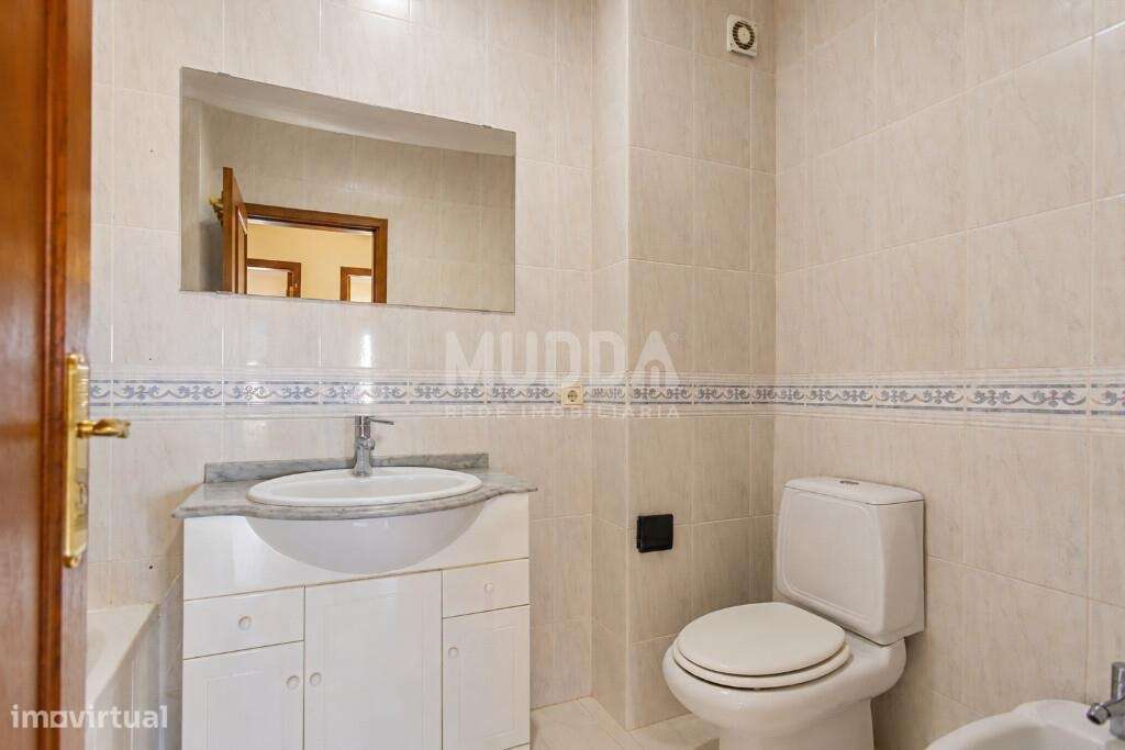 Fantástico T3 Paços Brandão Santa Maria da Feira, ultimo piso ,numa ex-15