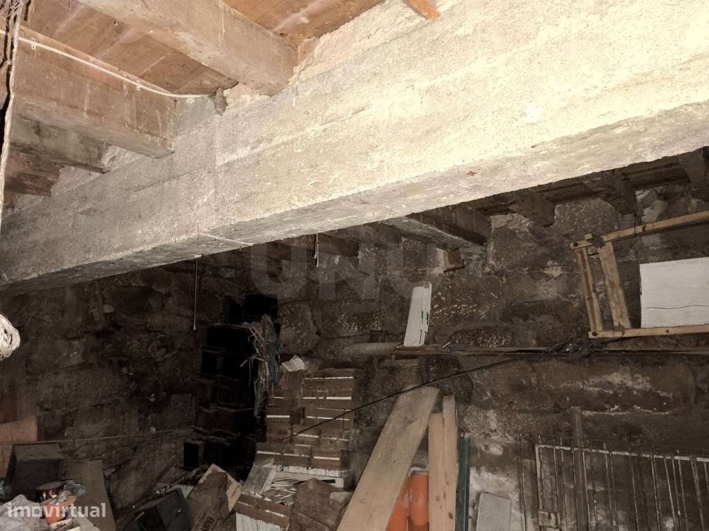 Casa com grande potencial de valorização - Ideal para remodelar-16