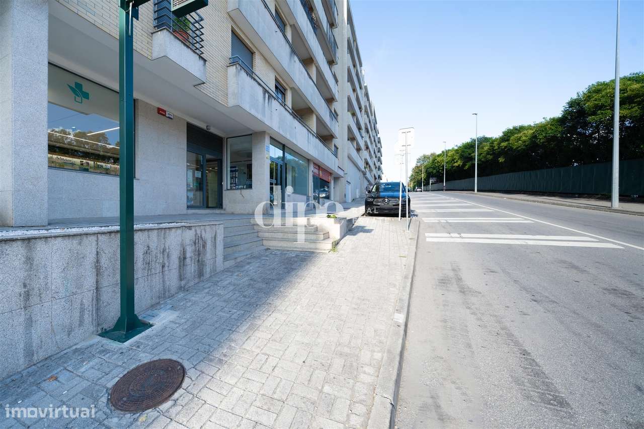 Loja com 220 m2 em Guimarães - Grande imagem: 3/7