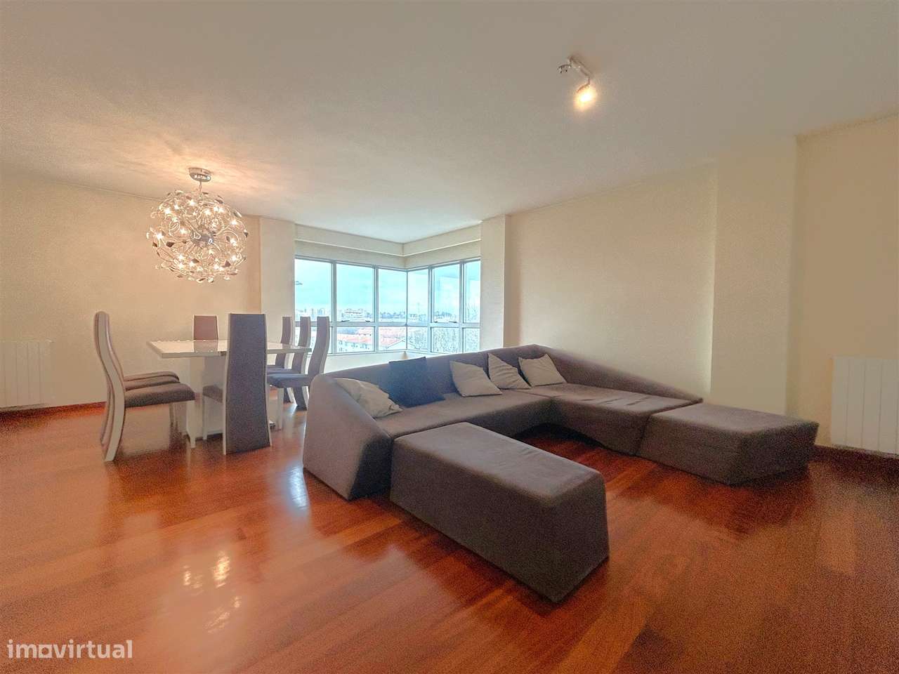 T3 com Garagem e Excelente Luminosidade no Bessa - Grande imagem: 2/26