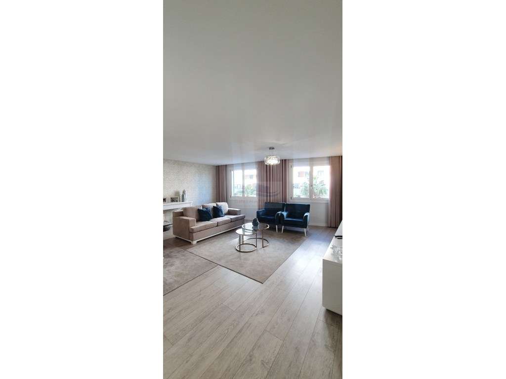 T3 de luxo e requinte com 3 WCS e Garagem nas Lezírias do Infantado-7