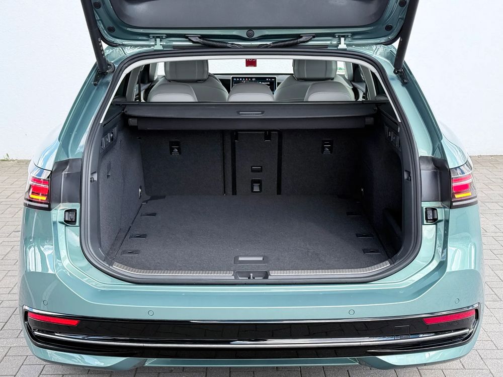Volkswagen Passat-Variant 2.0 TDI Scr DSG Elegance 150 KM — zdjęcie 5