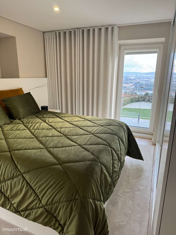 Moradia T3 individual Nova em Rebordões-8