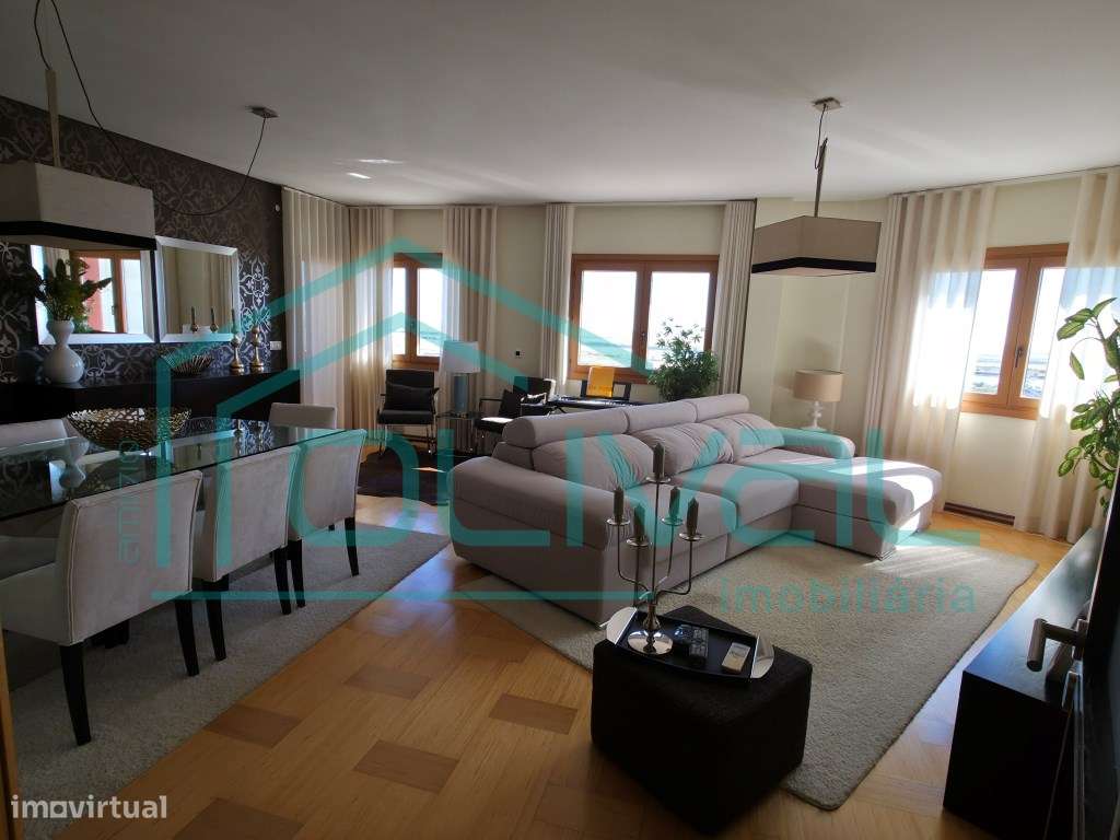 Magnífico T3 com BOX e arrecadação, em Vila Franca de Xira-1