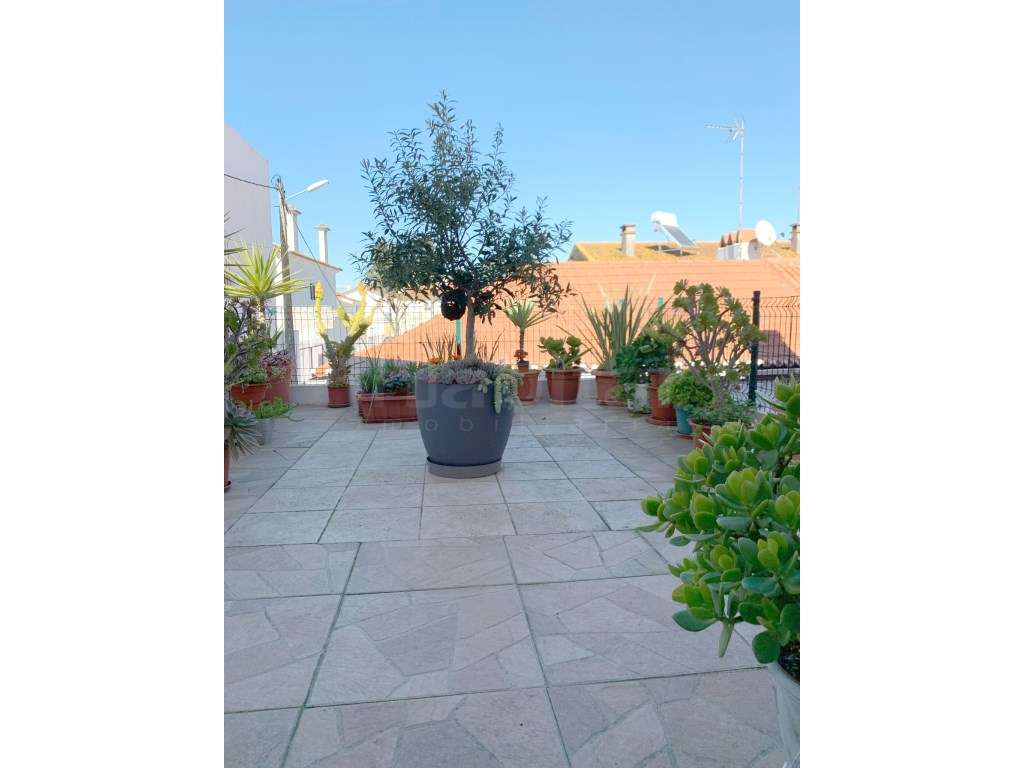 Moradia T5 + 2 C/ Quintal e Sótão-20