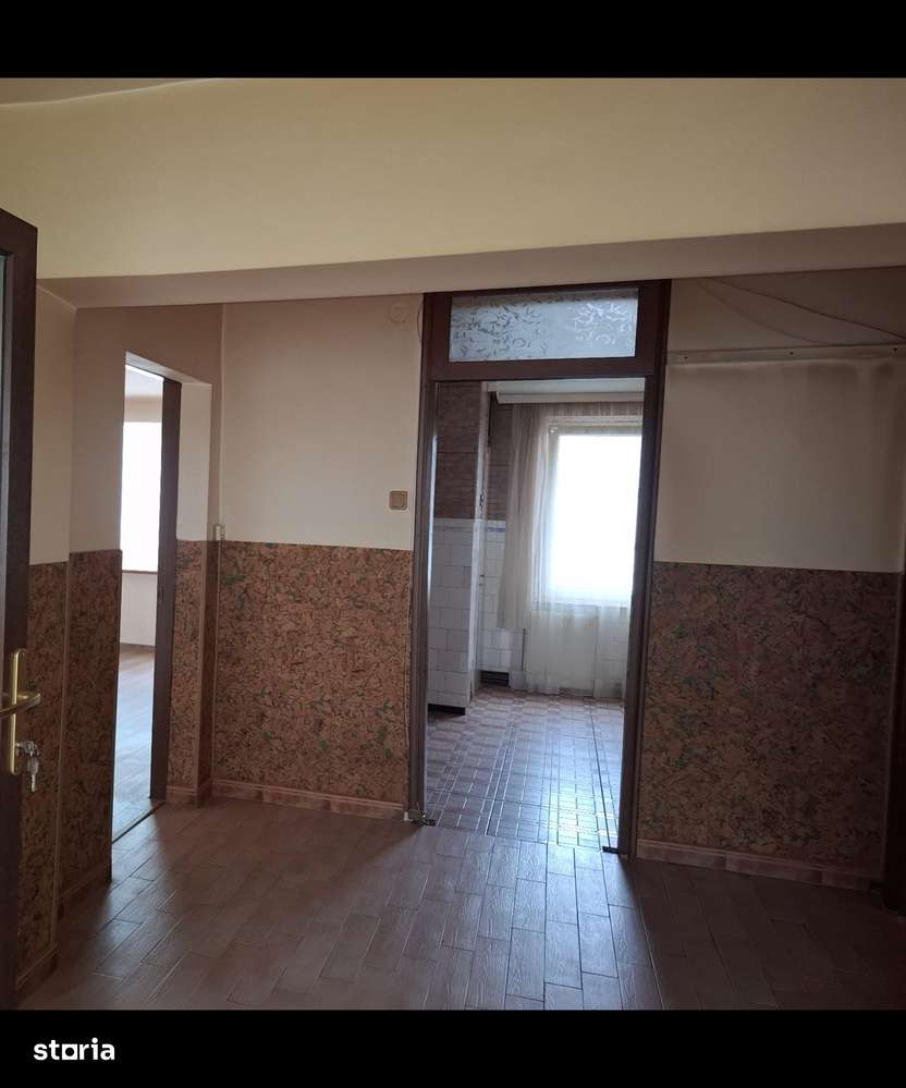 Apartament 4 camere, cartier Noua, 77,30 mp, 2 bai, balcon, etaj 2/4. - Imagine principală: 4/7