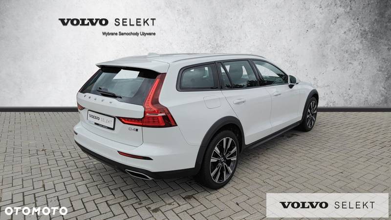 Volvo V60 Cross Country - 9