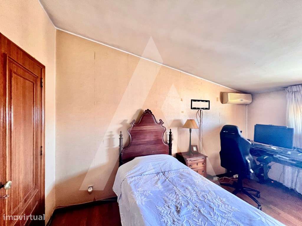 Apartamento T4 Duplex no centro de São João da Madeira-42