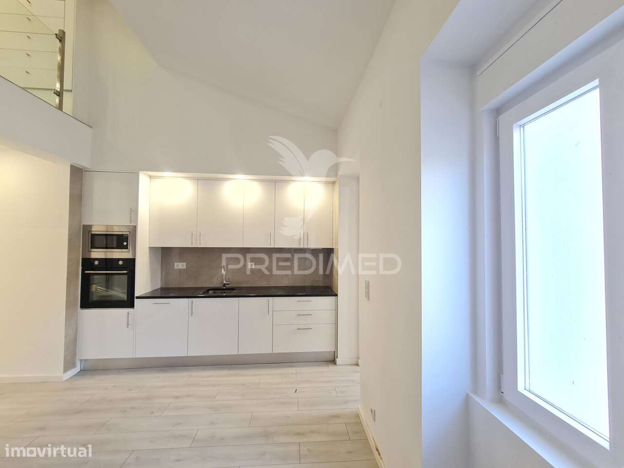 Apartamento T2 com mezzanine e 3 WCs - Metro Laranjeiras - Grande imagem: 2/22