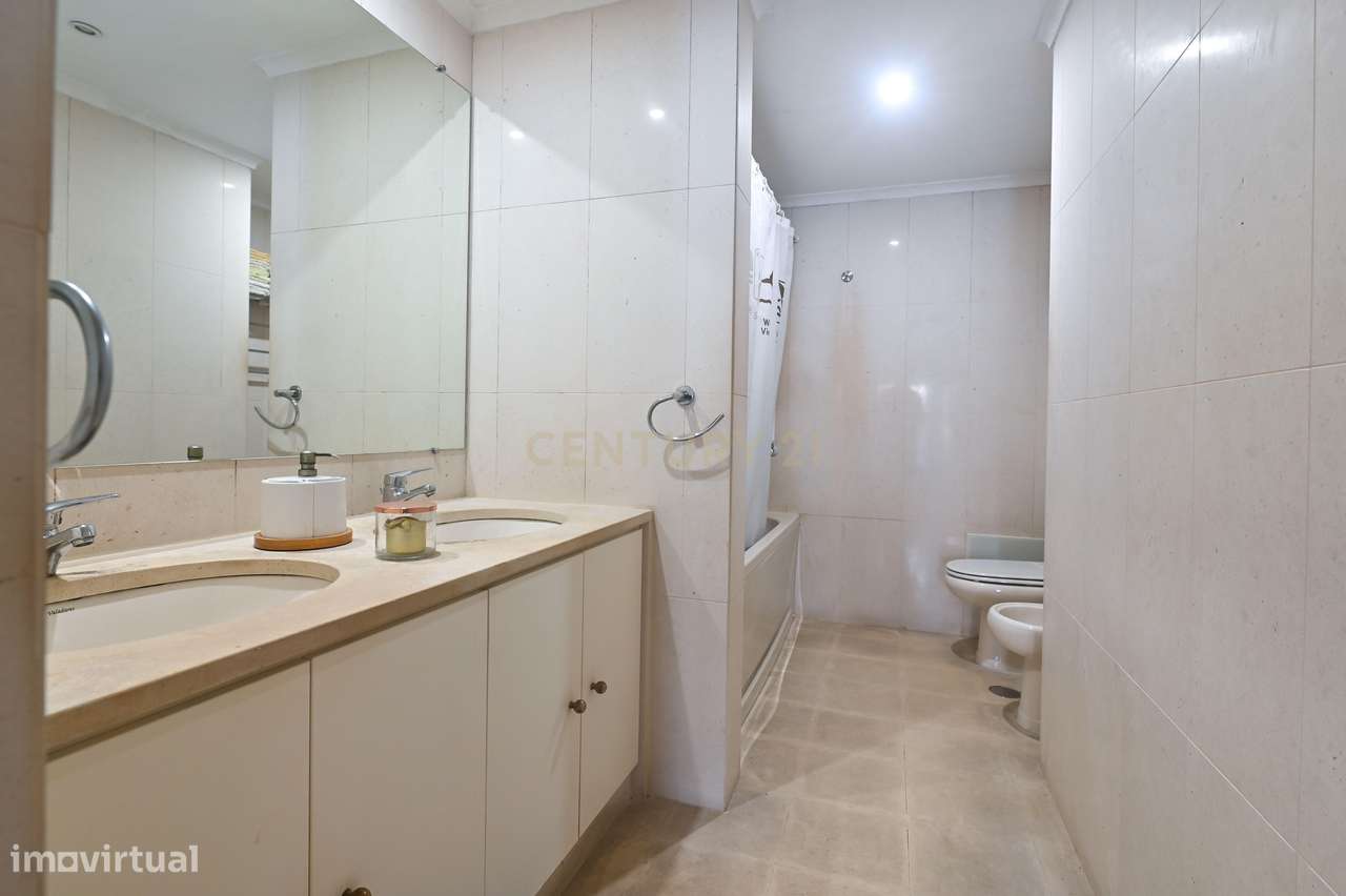 Apartamento 3 quartos, 3 WC, no centro dos Jardins da Parede, com vist-18