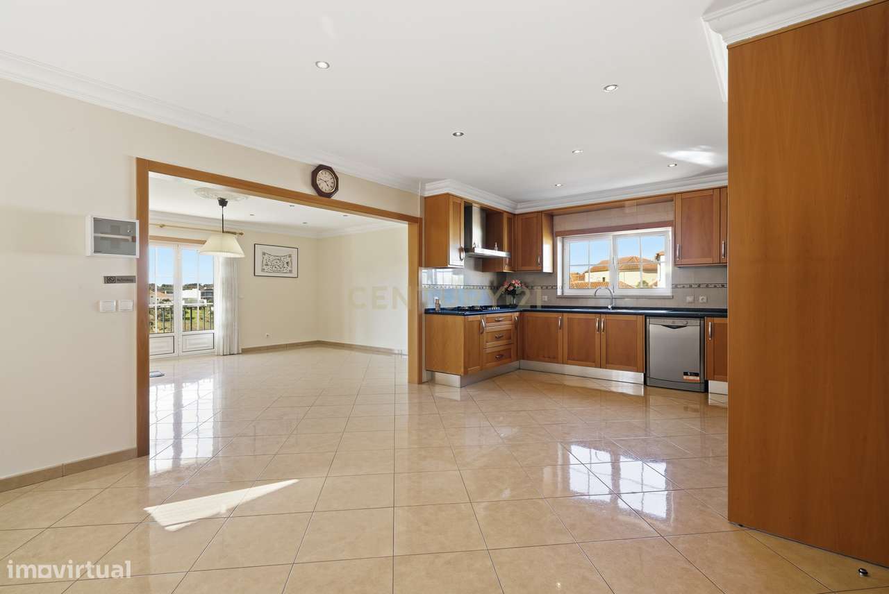 Moradia T5 com Garagem e Piscina em Miragaia, Lourinhã-21