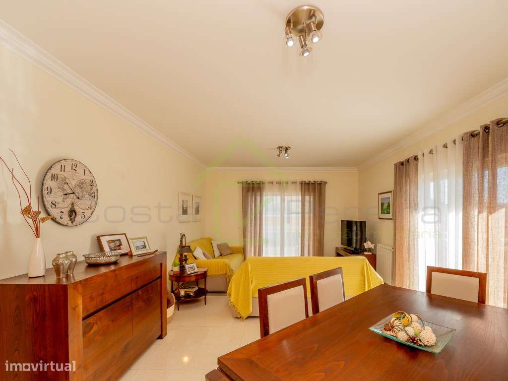 Apartamento T2 no Centro com boas áreas e excelente localização-13