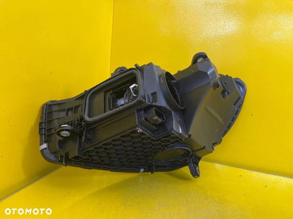 LAMPA PRAWA MERCEDES C-KLASA W206 A2069060803 - 4