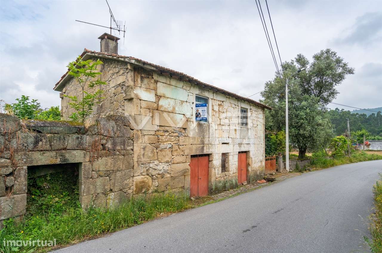 Moradia individual T3 para recuperar em Vilarinho, Vila Verde - Grande imagem: 1/19