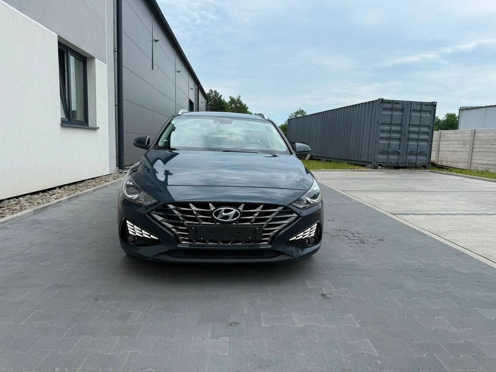 Hyundai i30 III (2017-) 1.0 T-GDI Classic + DCT 2022