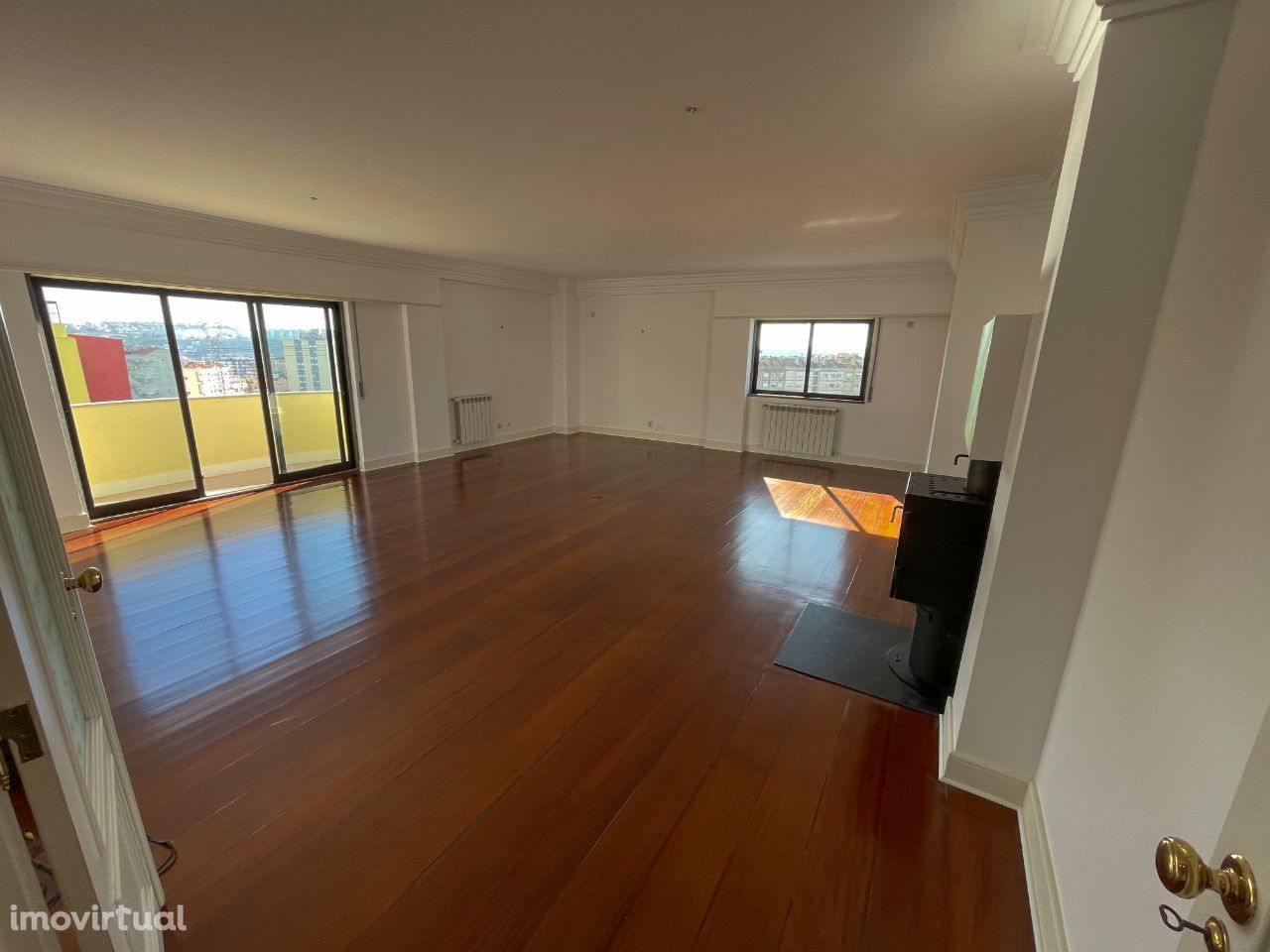 Apartamento T5 na Rua Abel Manta