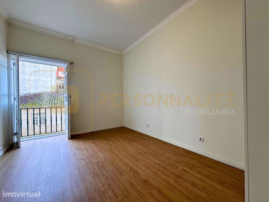Apartamento T2+1 no centro de GUIMARÃES - Grande imagem: 2/16