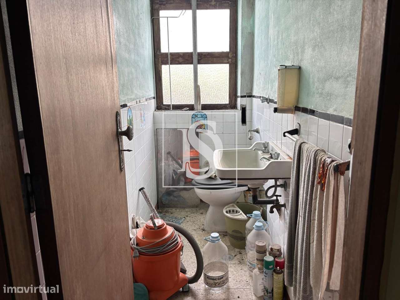 Oportunidade Única – Espaço Multifuncional com Armazém, Habitação e In-15