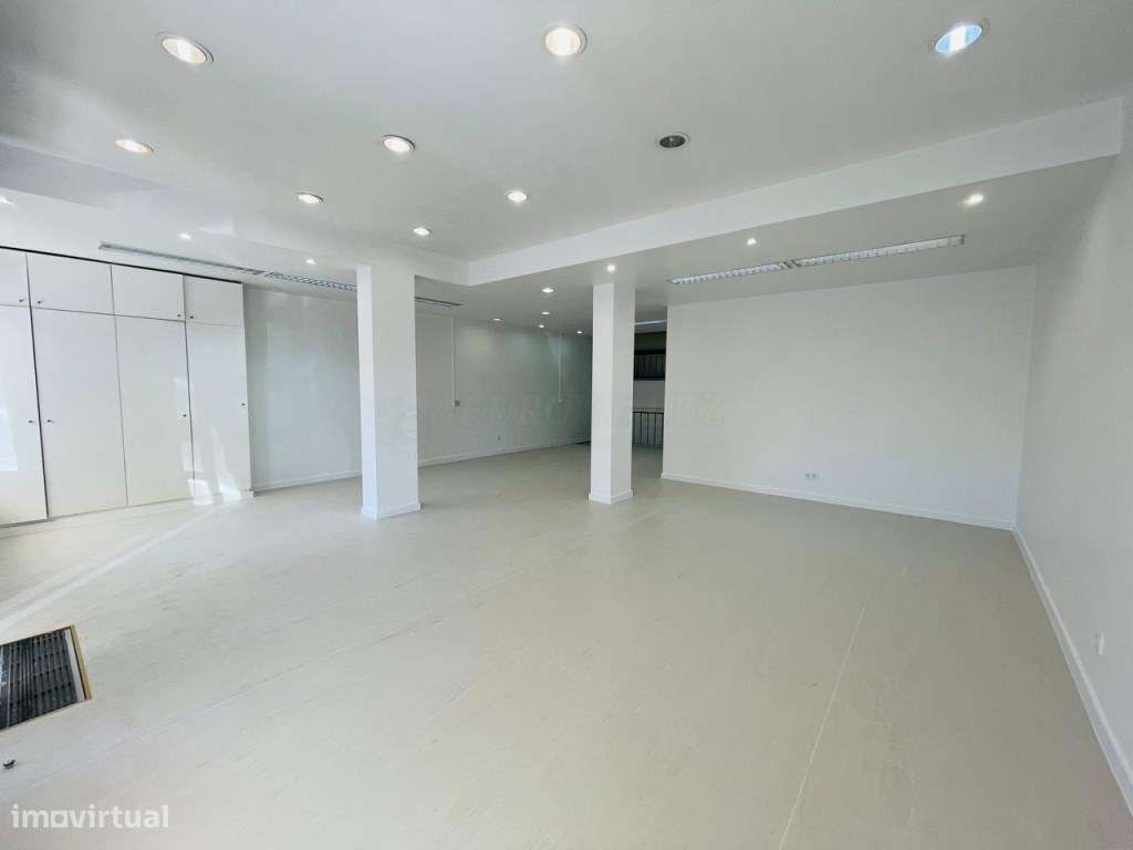 Loja no centro de Queluz - Antiga SMAS - Grande imagem: 2/21