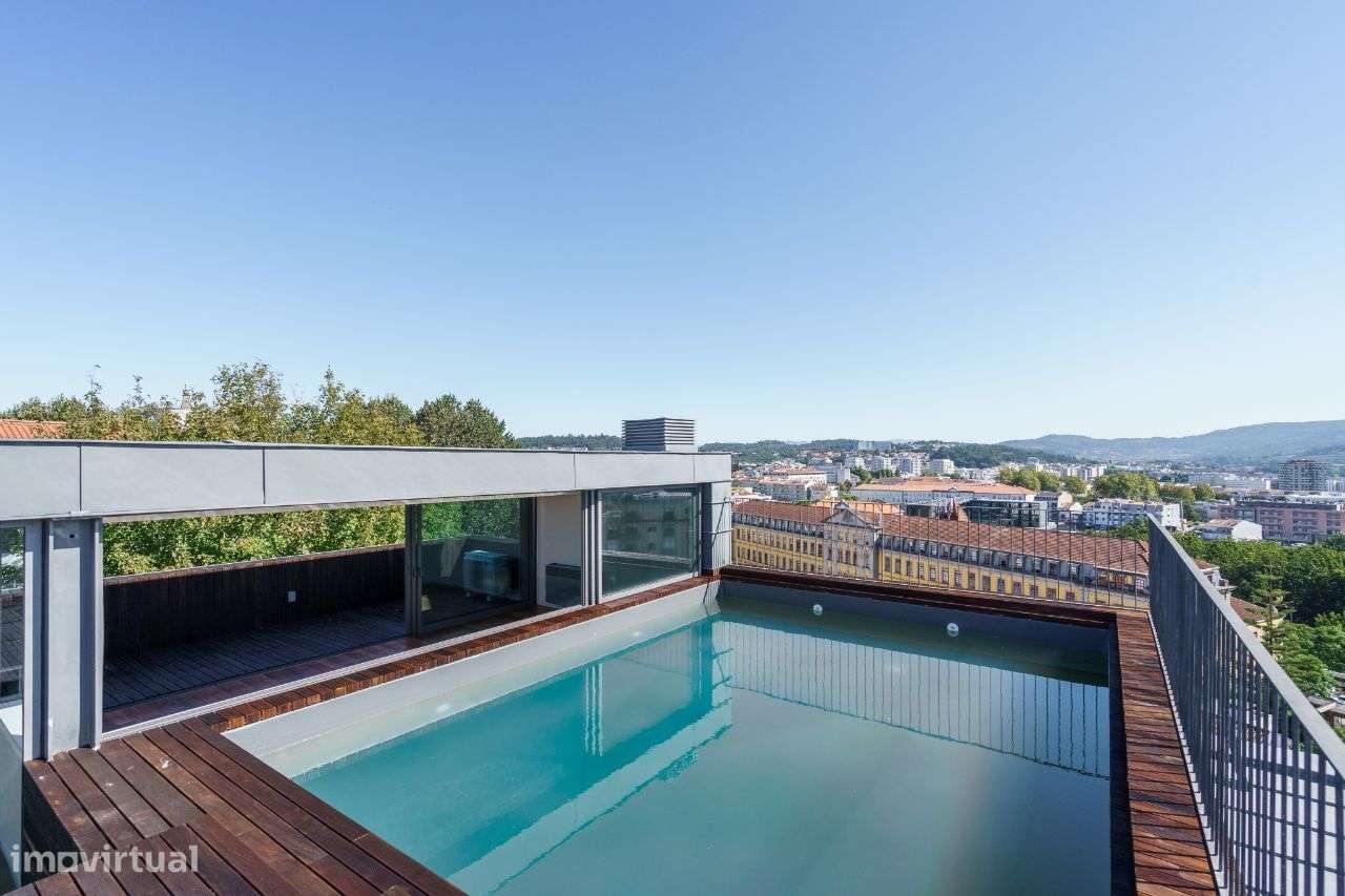 Penthouse Luxuosa com Piscina e Vistas 360º no Coração de Braga-52