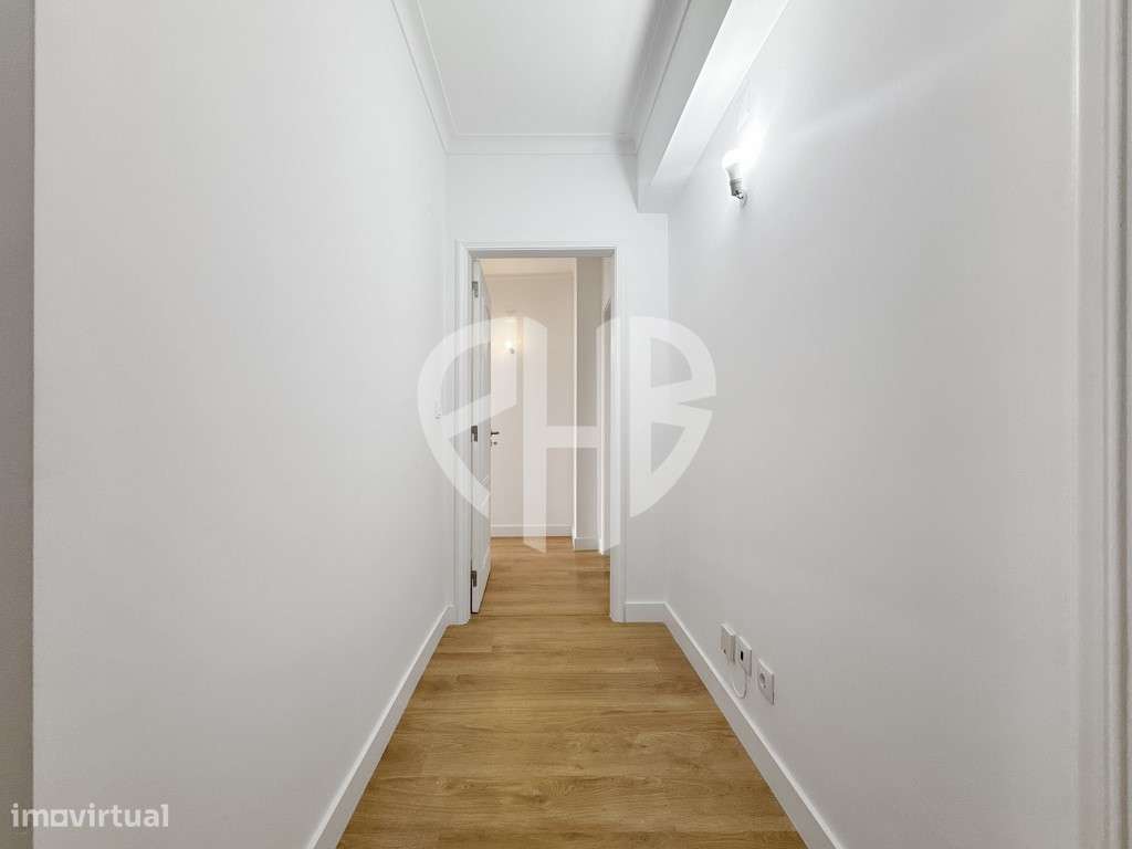 Apartamento T3 Totalmente Remodelado // Estrada da Luz-3