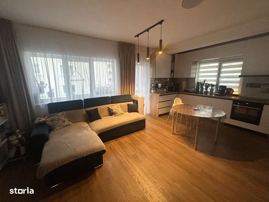 Apartament cu 3 camere, 2 bai, parcare, zona Cetatii-0