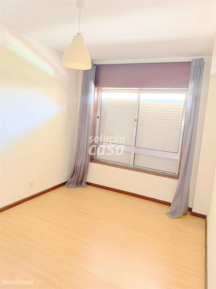 Apartamento T1+1 em Coimbrões!-5