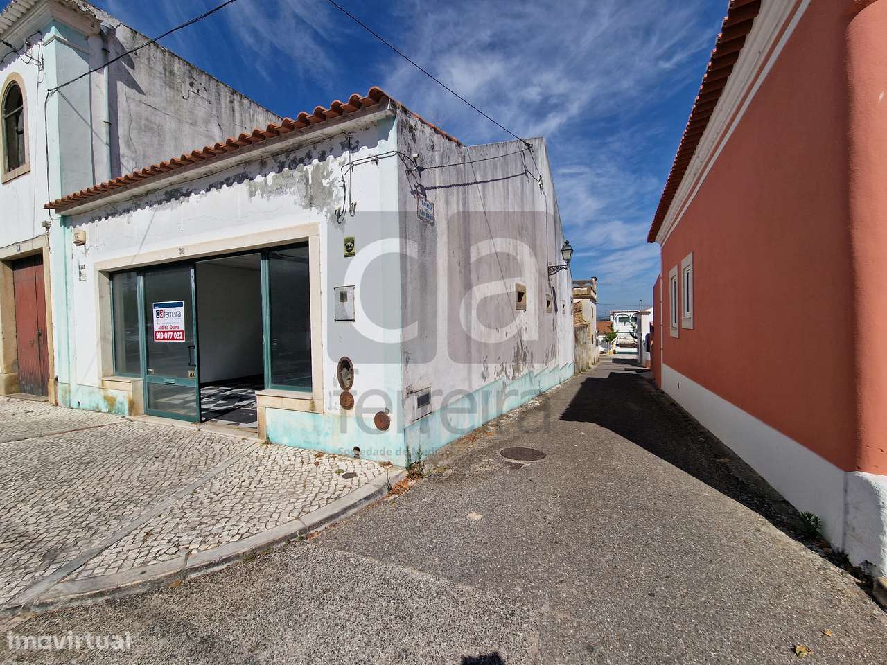 LOja com possibilidade para Moradia T3-5