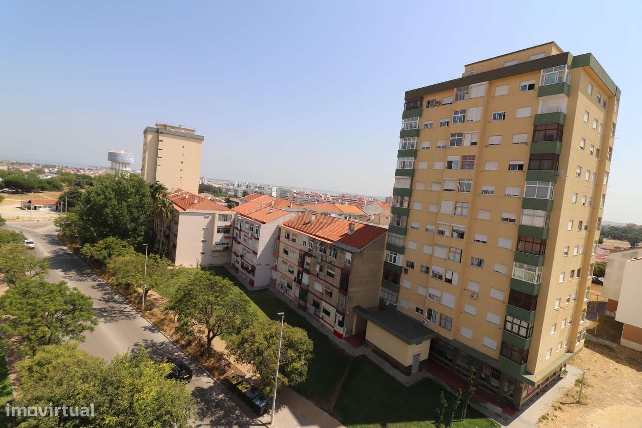 Apartamento T2 em Excelente Estado – Casquilhos, Barreiro-13