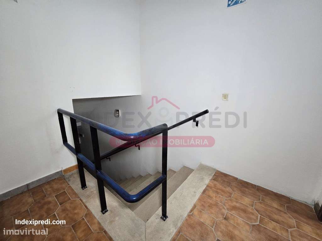 Investidores - Excelente loja com muita luz natural. - Arrendado-15