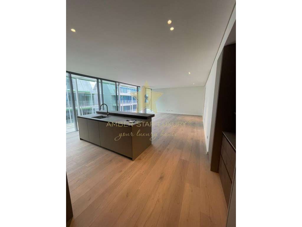 Espaçoso Apartamento de 2 Quartos com Amplo Terraço - Grande imagem: 3/10