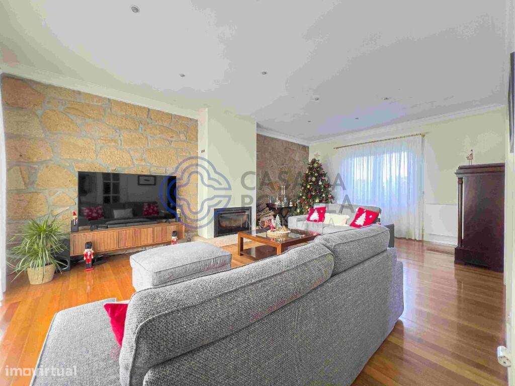 Bonita moradia térrea, T5, quatro frentes, na freguesia de Vila Franca - Grande imagem: 5/41