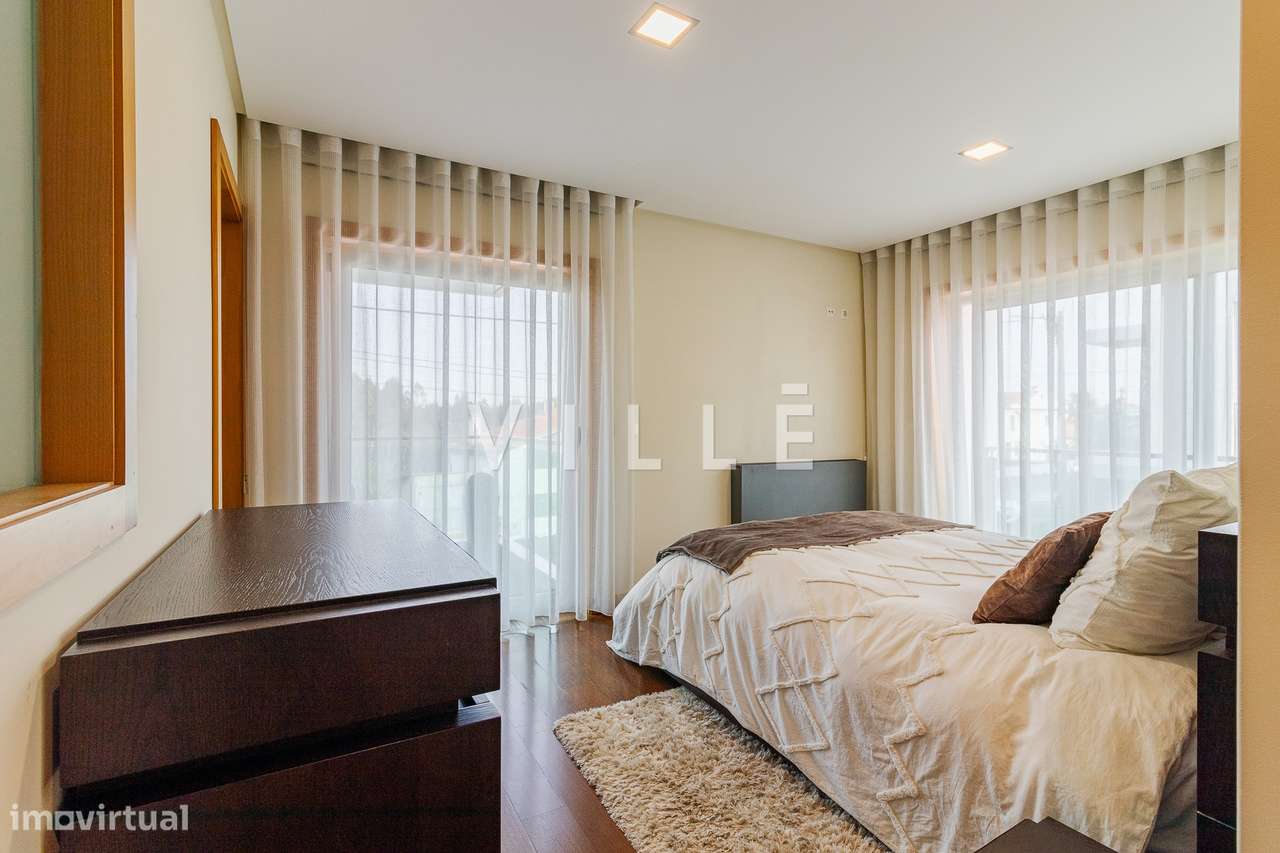 Moradia T4 com piscina aquecida e garagem dupla-29