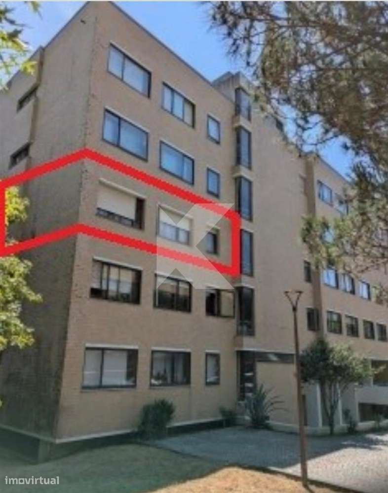 Apartamento T4 com garagem junto ao Rio Douro-37