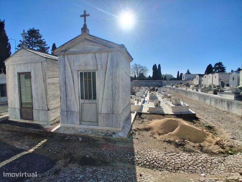 Vendo terreno para Jazigo no Cemitério da Guia em Cascais - Grande imagem: 5/8