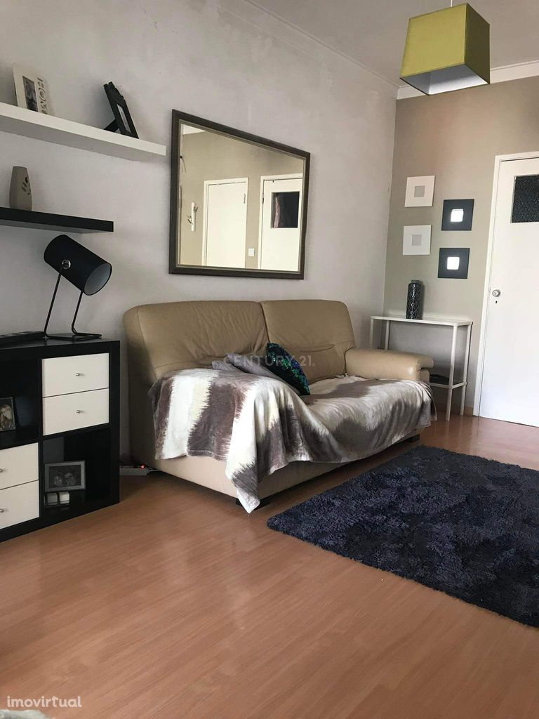 Apartamento T1 na Amora com inquilino