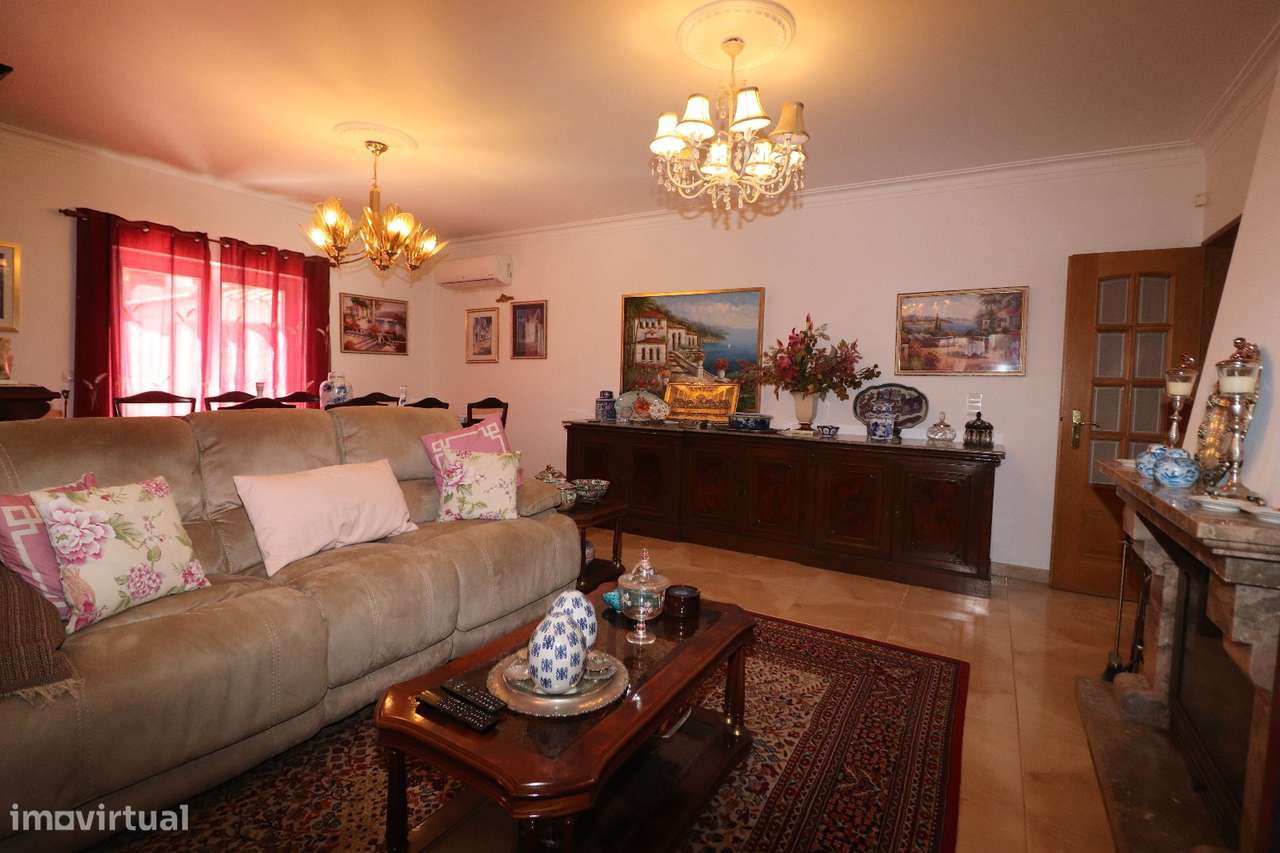 Moradia T4 com Piscina, Cave Ampla-54