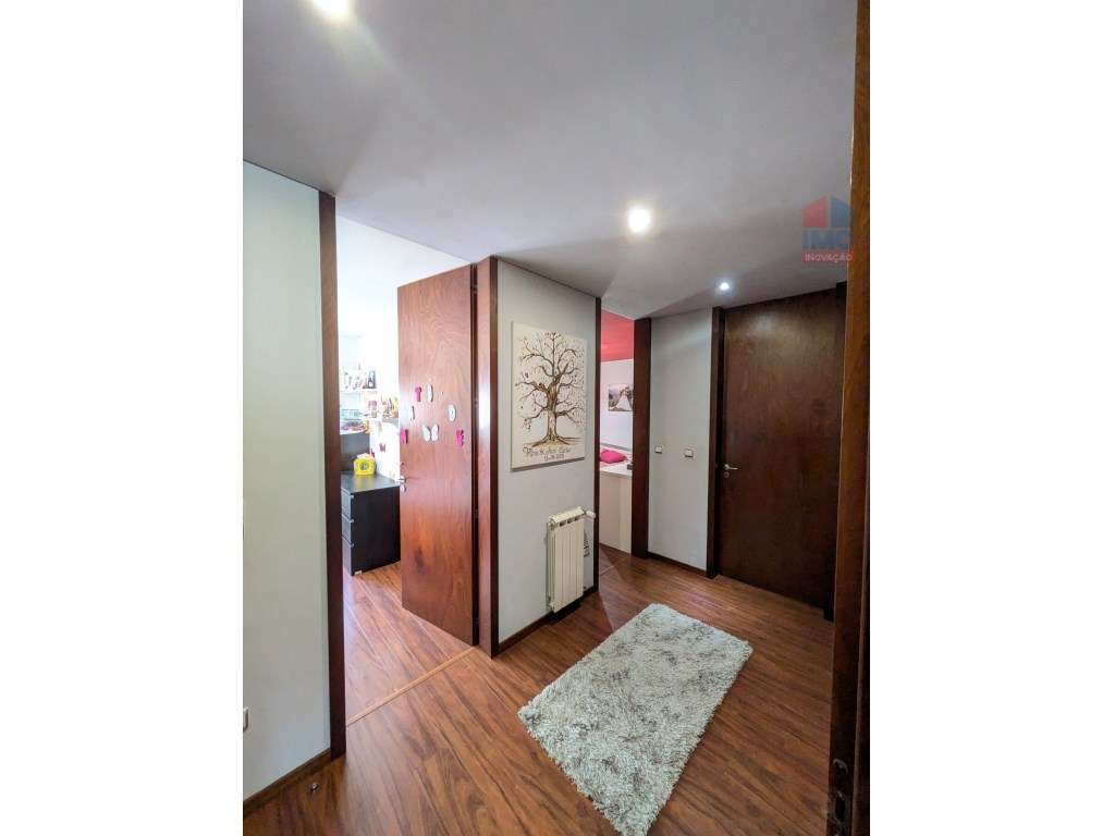 APARTAMENTO T2 COM 2 LUGARES DE GARAGEM-8