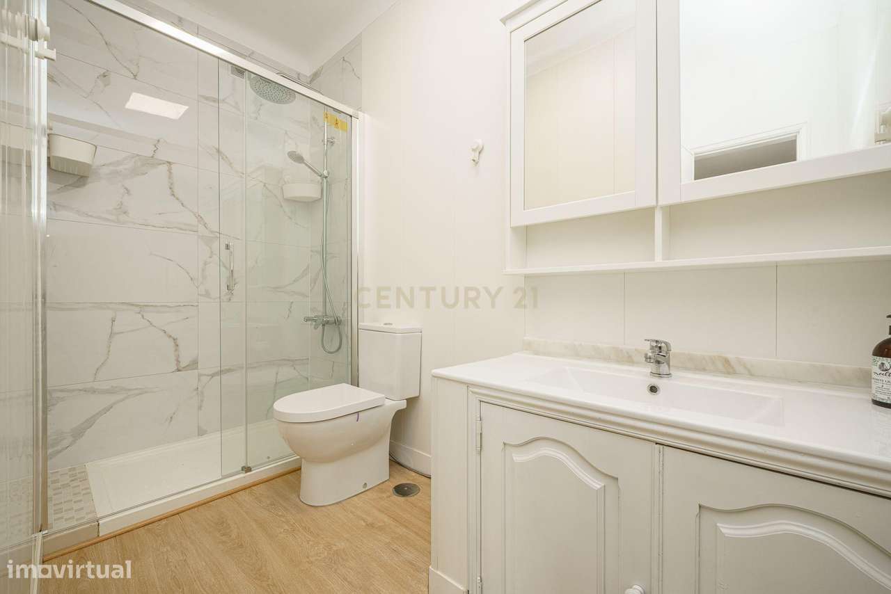 Apartamento T5 no Bairro do Liceu - Ideal para Famílias ou Investiment-12