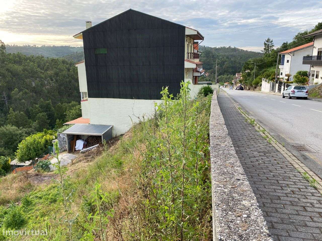 vende-se lote de terreno para moradia de três frentes - Grande imagem: 1/4