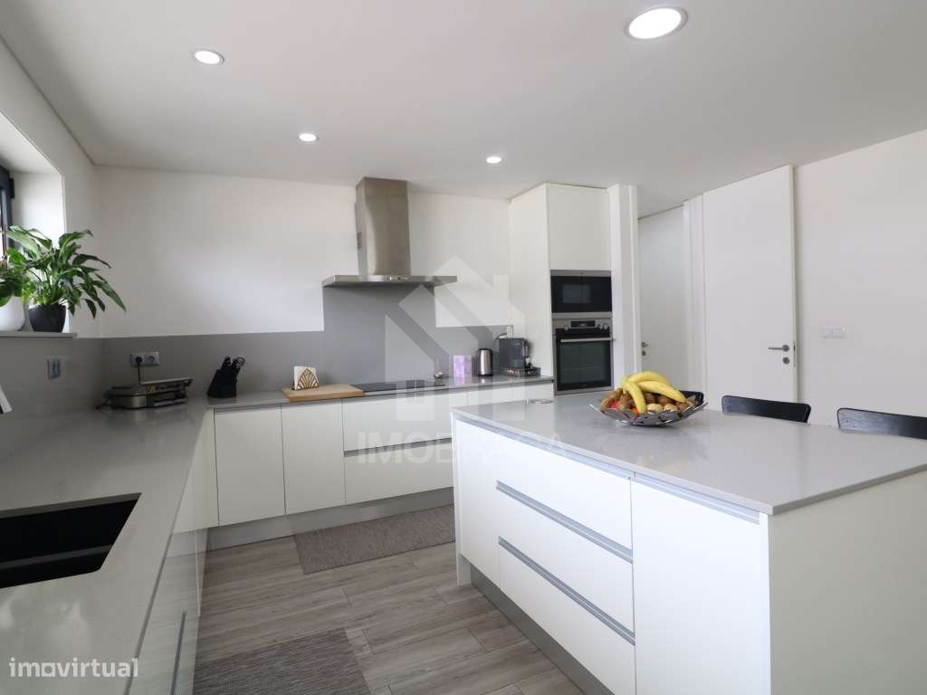 Venda Moradia Banda T3, em Esporões, Braga-21